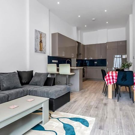 Lovely 1 Bedroom Apartment In Central Woking Bagian luar foto