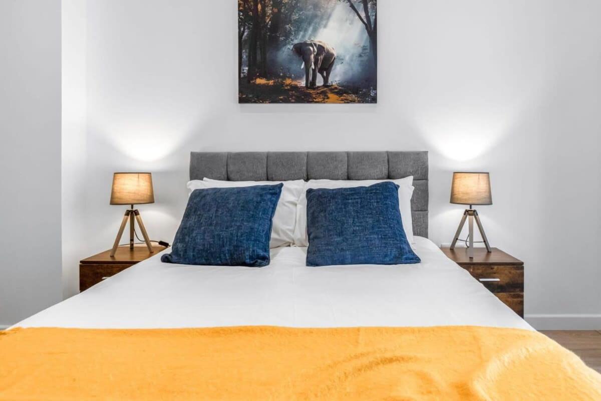 Lovely 1 Bedroom Apartment In Central Woking Bagian luar foto