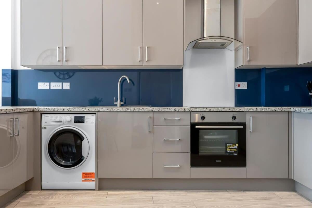 Lovely 1 Bedroom Apartment In Central Woking Bagian luar foto