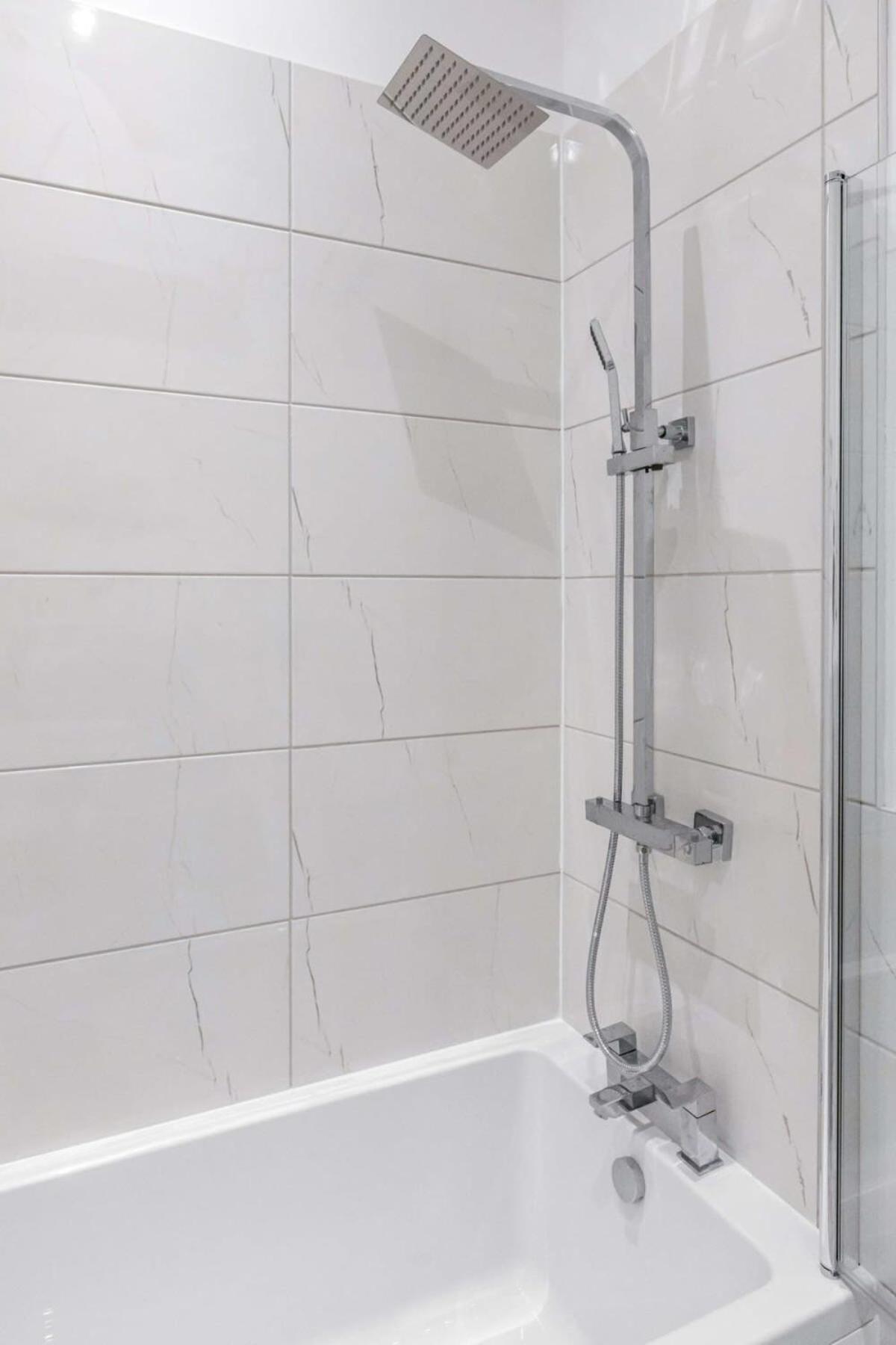 Lovely 1 Bedroom Apartment In Central Woking Bagian luar foto